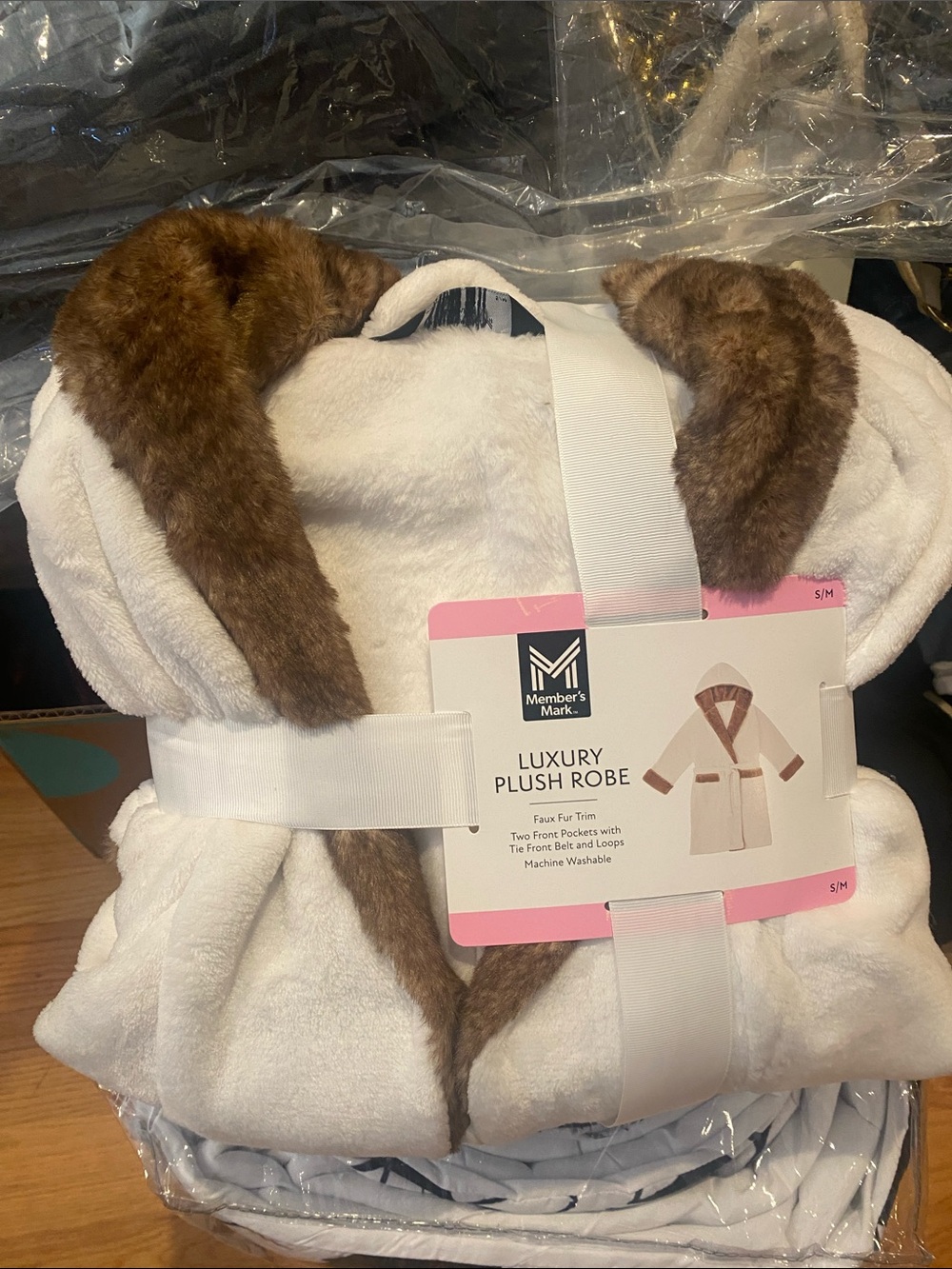 Member's Mark Luxury Plush Robe - Cream with Brown Trim (S/M).